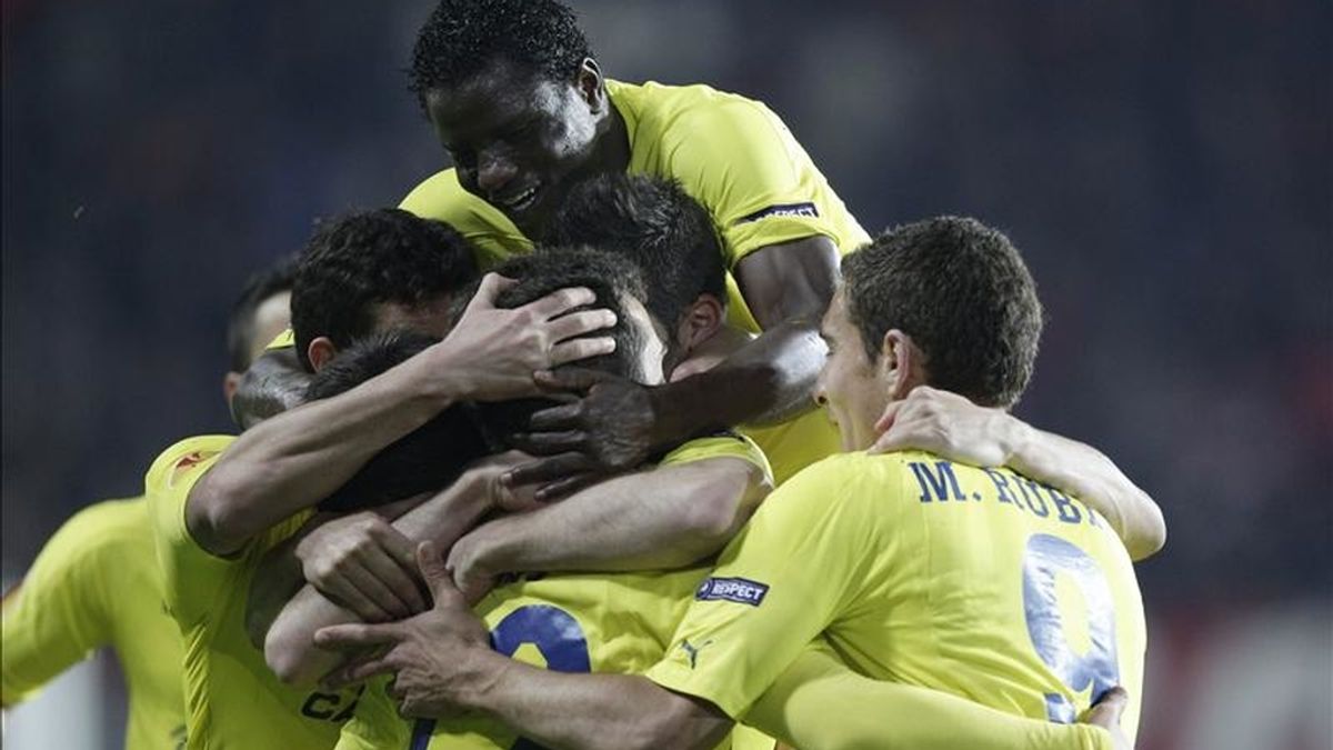 Jugadores del Villarreal celebran el gol de Rossi. Vídeo: Informativos Telecinco