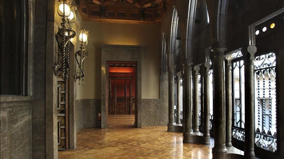 Vista del interior del Palacio Güell de Barcelona, primera obra de envergadura del arquitecto Antoni Gaudí y declarado Patrimonio de la Unesco en 1984, reabre hoy sus puertas al público tras una restauración integral que lo ha devuelto a las condiciones originales previstas por el arquitecto modernista. EFE