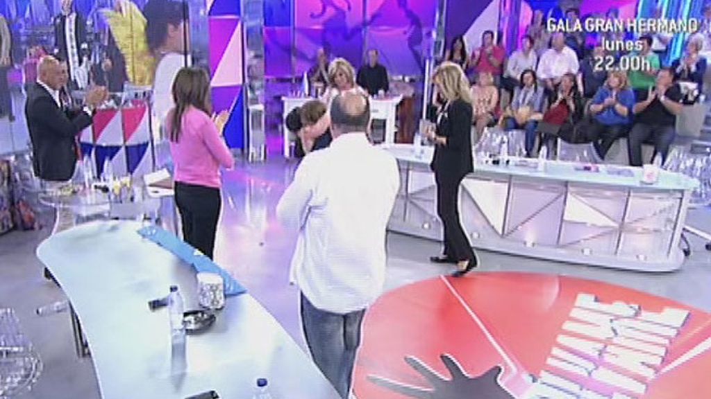 Chiqui, agradecida con sus compañeros, se va entre aplausos
