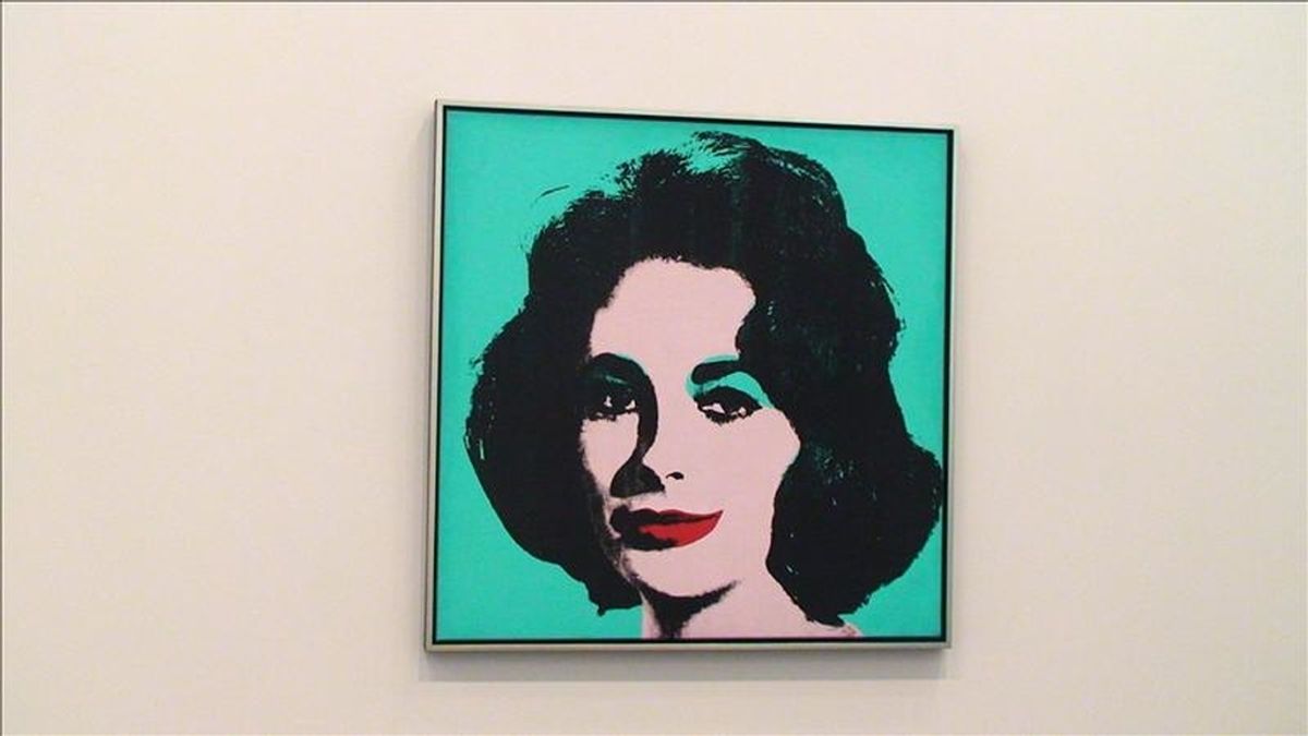 Vista del retrato "Liz ·5" de Elizabeth Taylor creado por Andy Warhol que se vendió por 26,96 millones de dólares, durante una subasta celebrada por la casa Phillips de Pury & Company, en Nueva York (EE.UU.). EFE