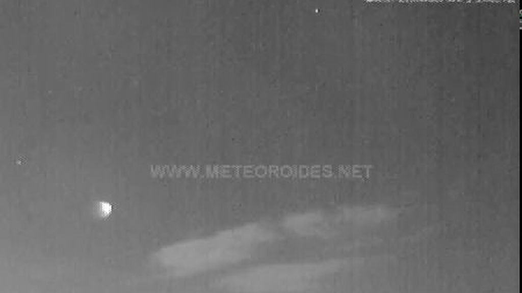Imagen de un asteroide que atraviesa la península y se desintegra en Almería