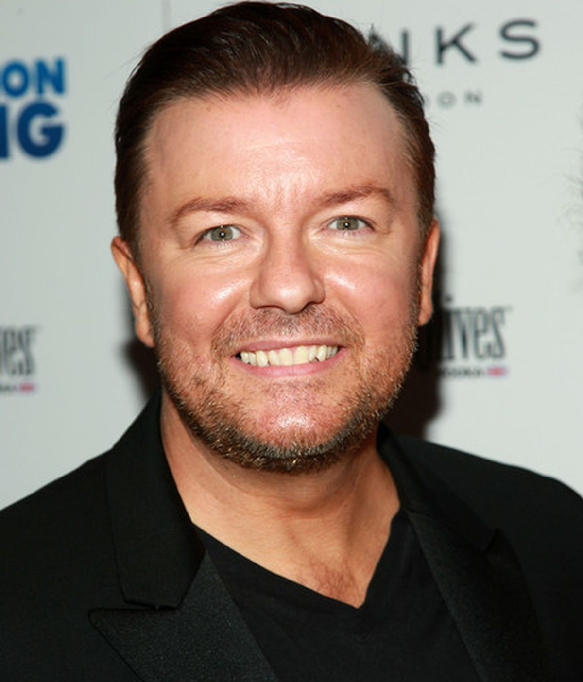 Ricky Gervais se ofrece para presentar los Oscar