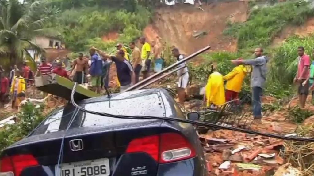 Mueren 12 personas en Brasil por un corrimiento de tierras