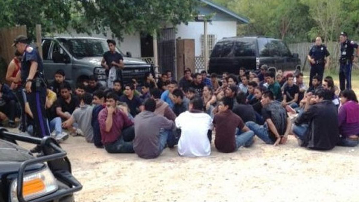 Dos detenidos en Texas por retener 115 inmigrantes sin comida ni agua Dos detenidos en Texas por retener 115 inmigrantes sin comida ni agua
