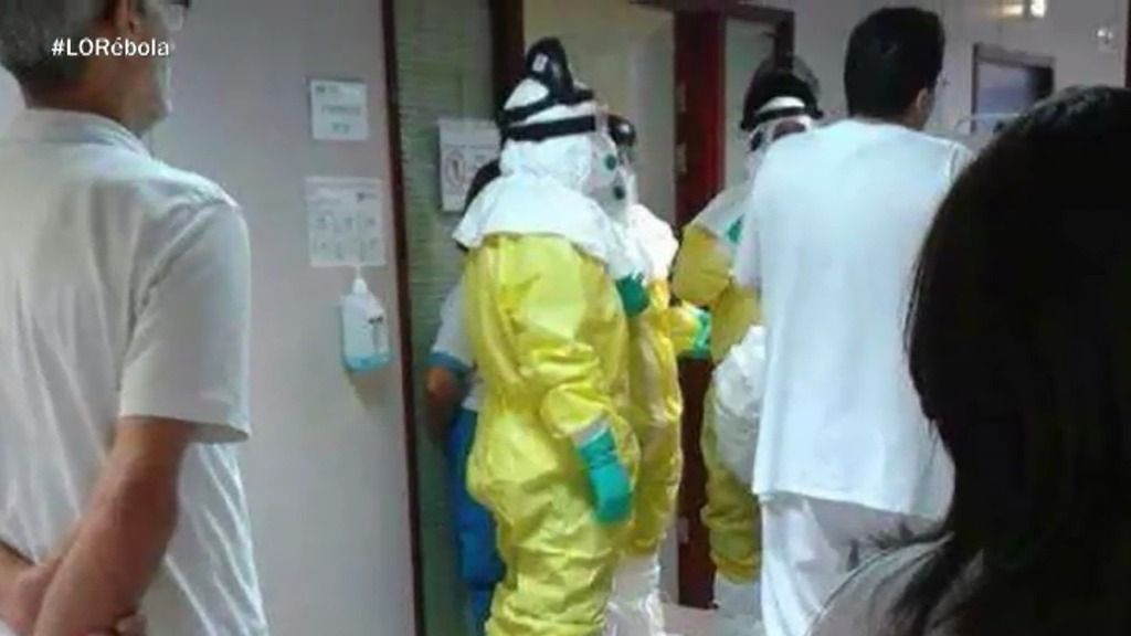 Los enfermeros y sindicatos denuncian fallos en los protocolos de ébola