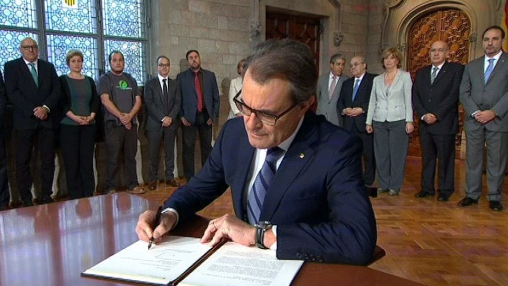 Artur Mas firma el decreto de convocatoria de la consulta soberanista para el 9N