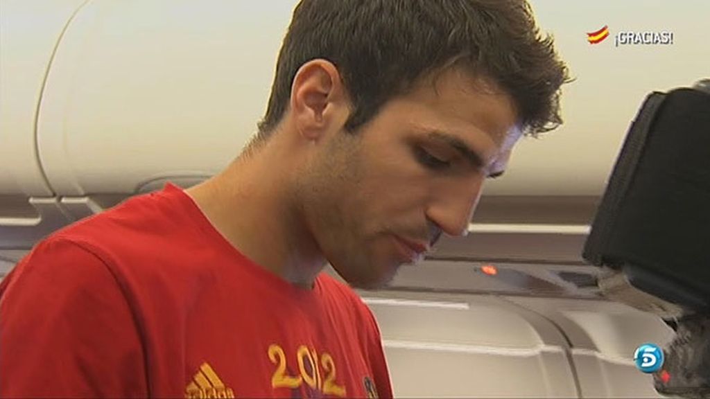 Entre periódicos, balones y tartas con la bandera