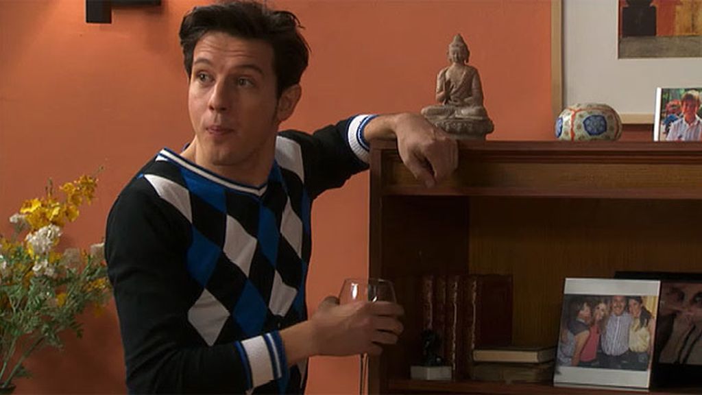 Natalia mete en su vida a Lolo, pero él no sabe que es su hermano...