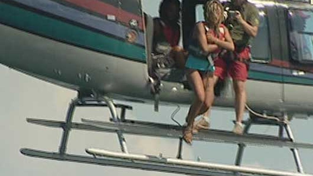 Los anónimos saltan del helicóptero