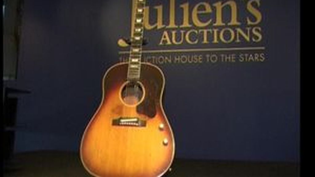La guitarra 'perdida' de John Lennon alcanza los 2,41 millones de dólares
