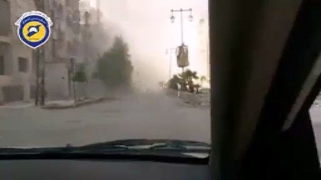 Impresionante grabación desde un coche de la caída de un misil en Damasco