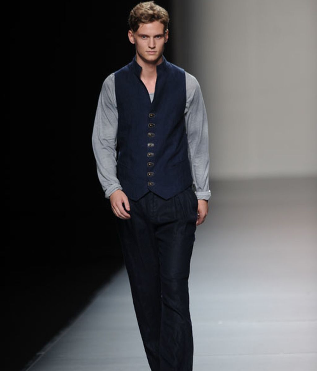 Vuelta a los 50 con Adolfo Domínguez