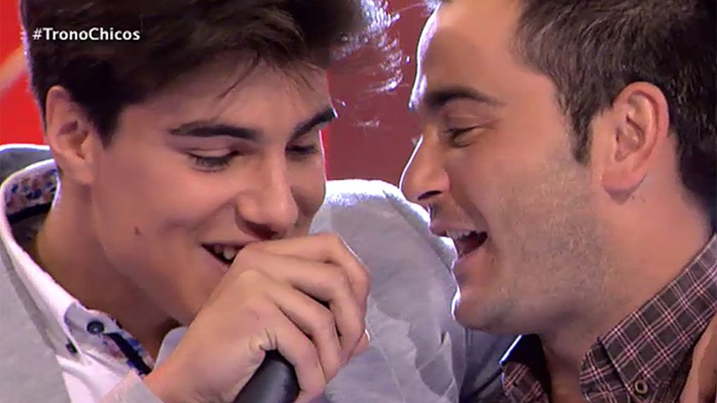 Julen canta a capela con su tío Kiki
