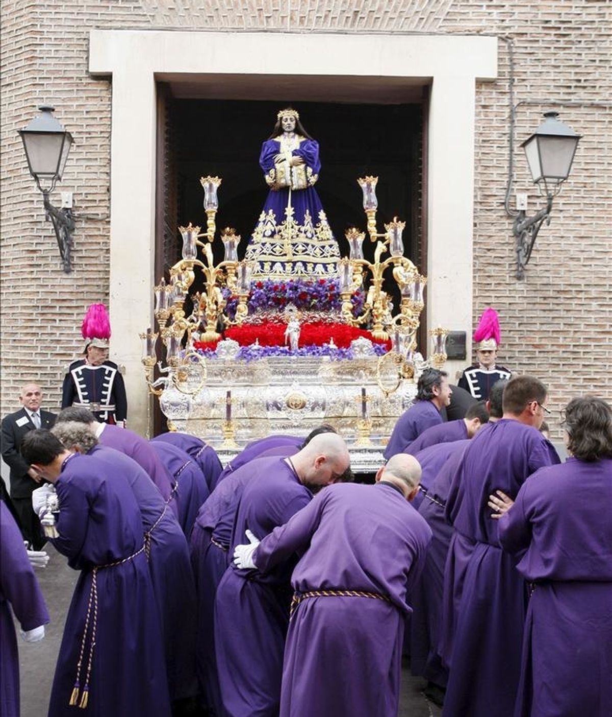 Una procesión tradicional de Semana Santa. EFE/Archivo