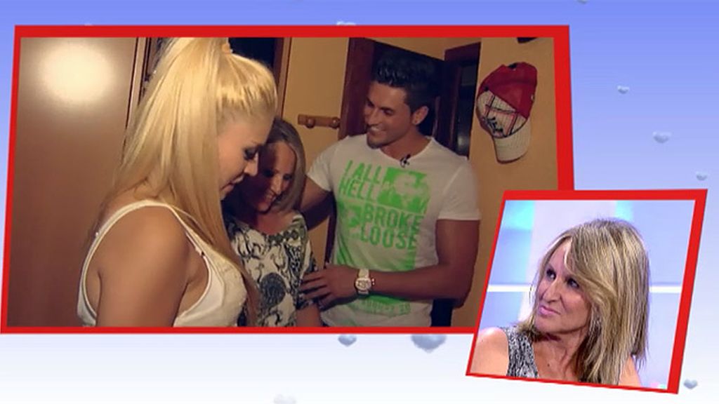 Ainhoa congenia con la madre de Víctor