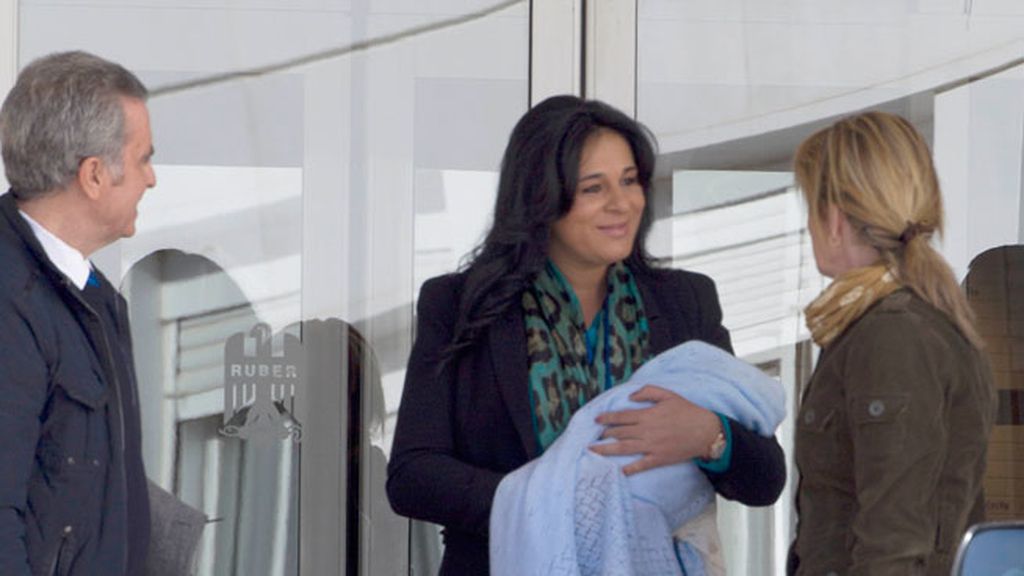 Ana María es felicitada por una espontánea