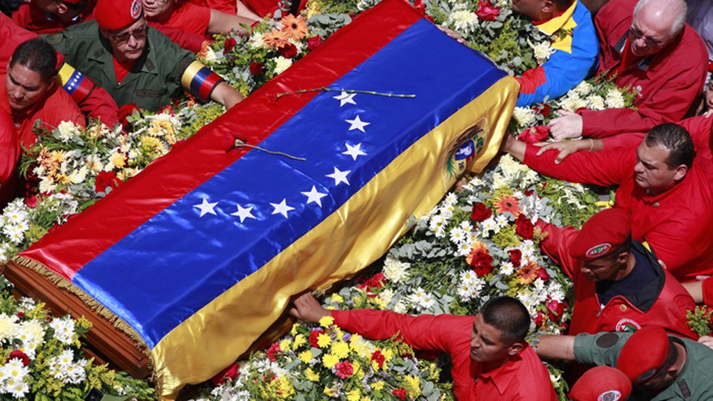 Traslado del féretro de Chávez a la Academia militar en Caracas