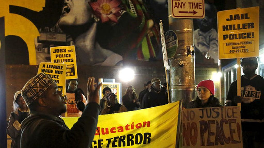 Protestas en Baltimore por la anulación del juicio que juzgaba la muerte de un joven negro