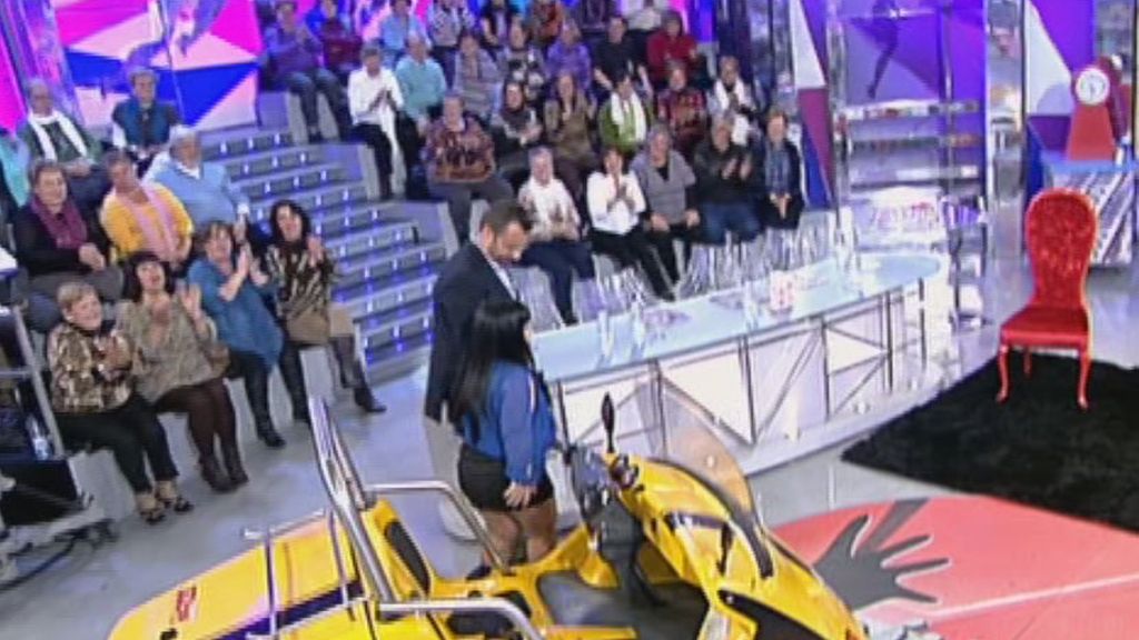 La pequeña reportera se emociona al recordar 'La Caja Deluxe'