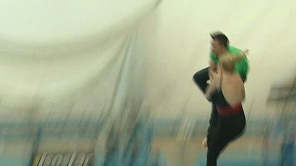 Rosa Benito se entrena para su salto en helicóptero en 'Supervivientes'