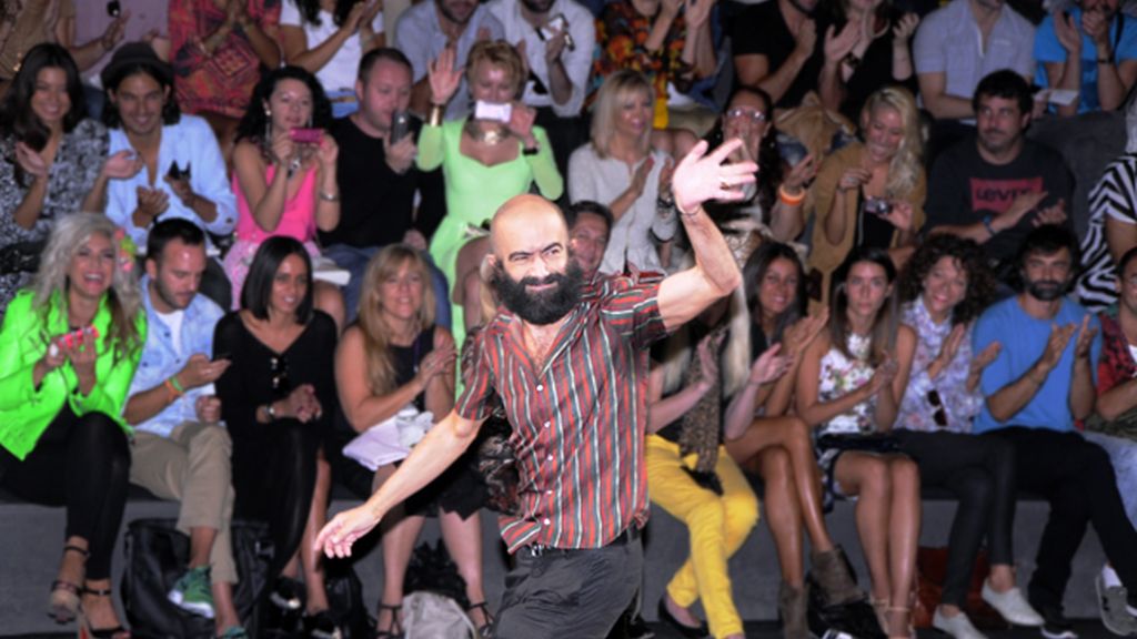 Carlos Díez Díez saludó eufórico al publico entre aplausos.