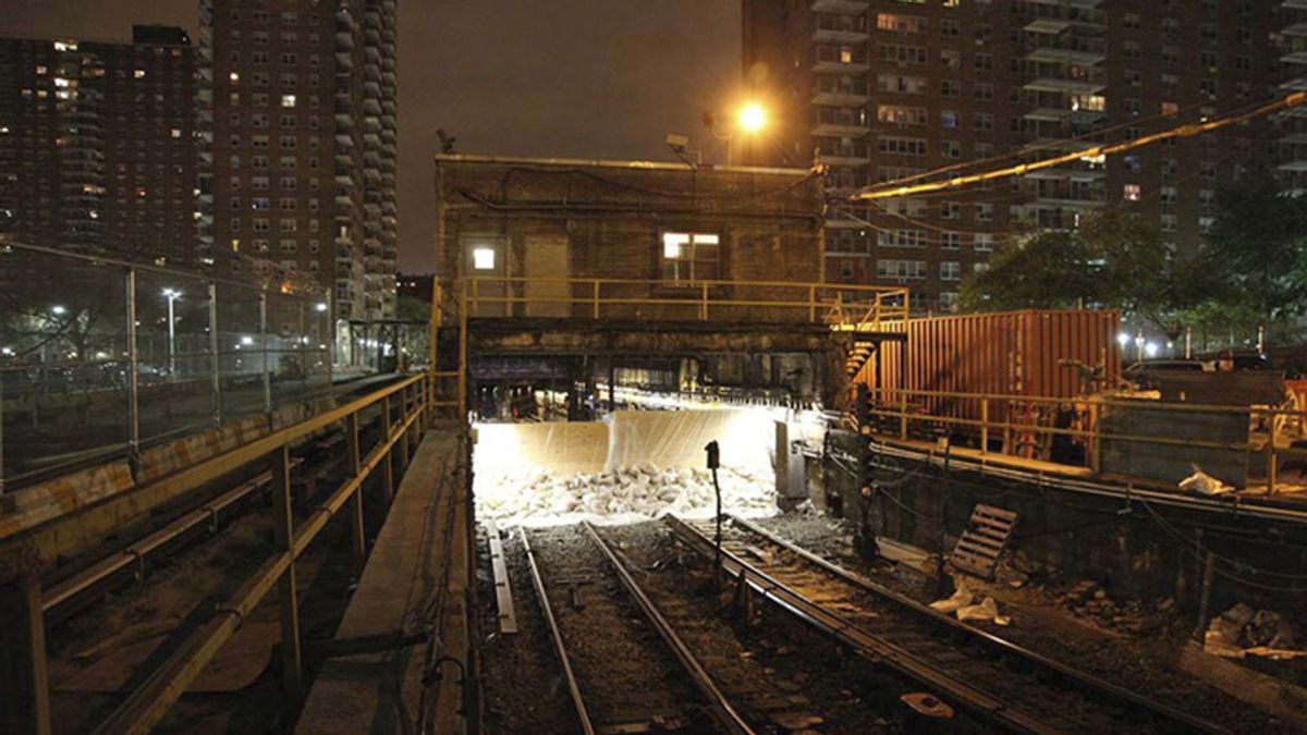 El huracán 'Sandy' obliga a cerrar varias líneas del metro de Nueva York