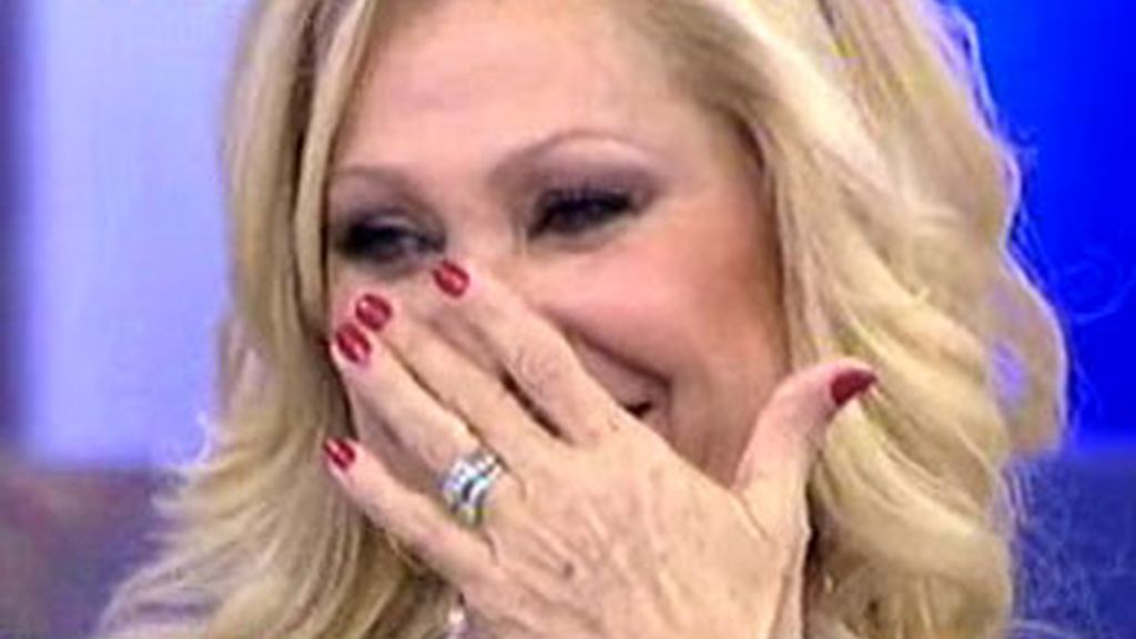 Se emociona al escuchar la canción con la que conoció a Amador