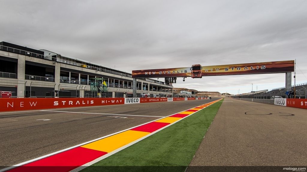 Panorámica de la recta de meta de Motorland
