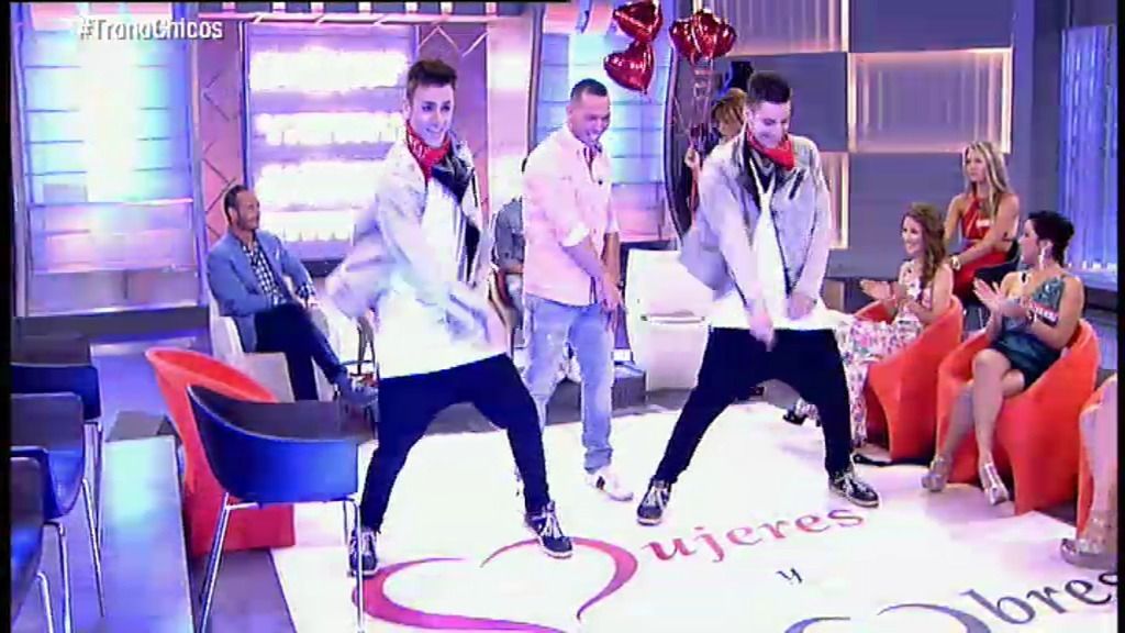 Alberto Isla sorprende a sus chicas con la actuación de 'Los Jemelos' Alberto Isla sorprende a sus chicas con la actuación de 'Los Jemelos'