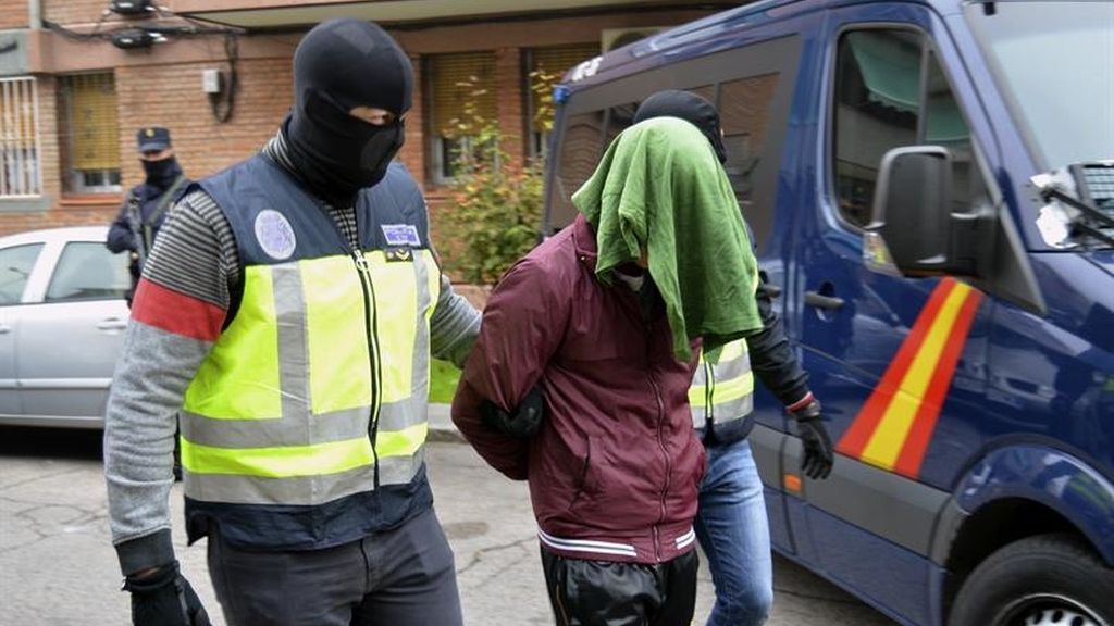 Detenidos en España dos yihadistas "plenamente integrados" en el ISIS