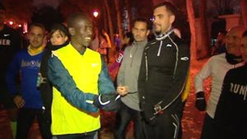 El campeón olímpico Ezequiel Kemboi prepara la San Silvestre junto a decenas de corredores populares