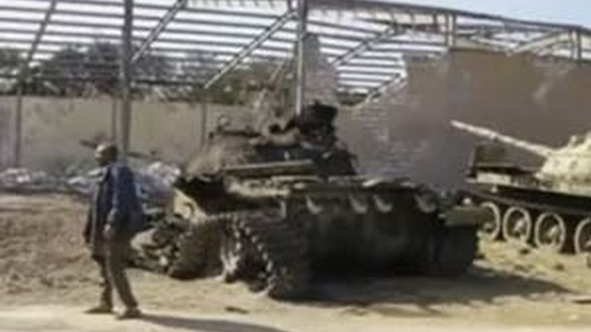 La televisión estatal libia asegura que siete personas murieron en un ataque de la OTAN. Vídeo: Informativos Telecinco