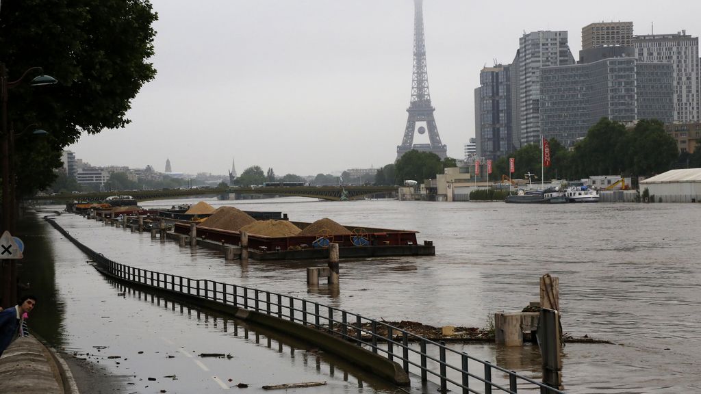 Cinco muertos y miles de evacuados por las inundaciones en Francia