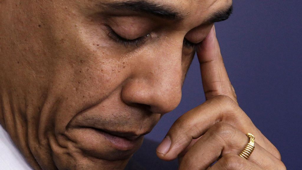Obama se seca una lágrima al recordar a las víctima del tiroteo de Connecticut (EE.UU.)