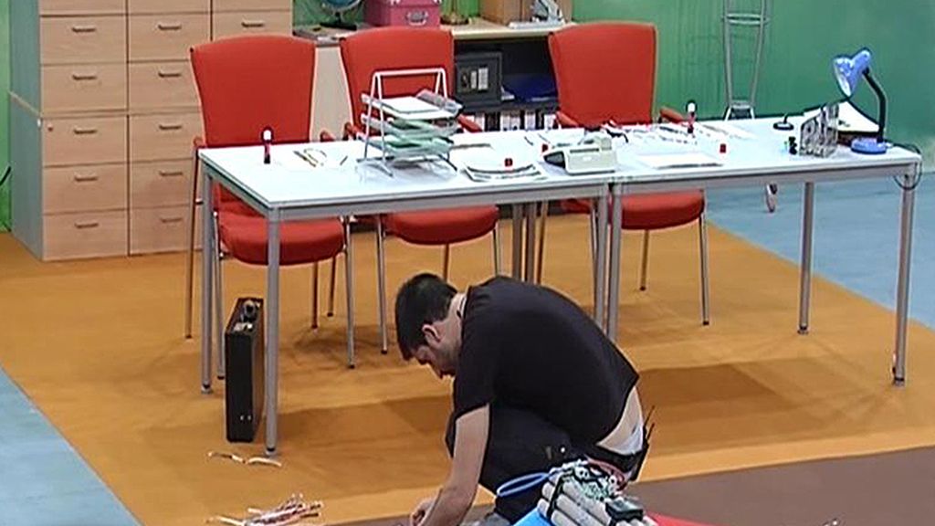 Tienen que recomponer fotografías, descifrar extrañas llamadas…