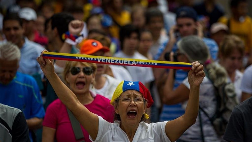Miles de estudiantes piden en la calle el revocatorio de Nicolás Maduro