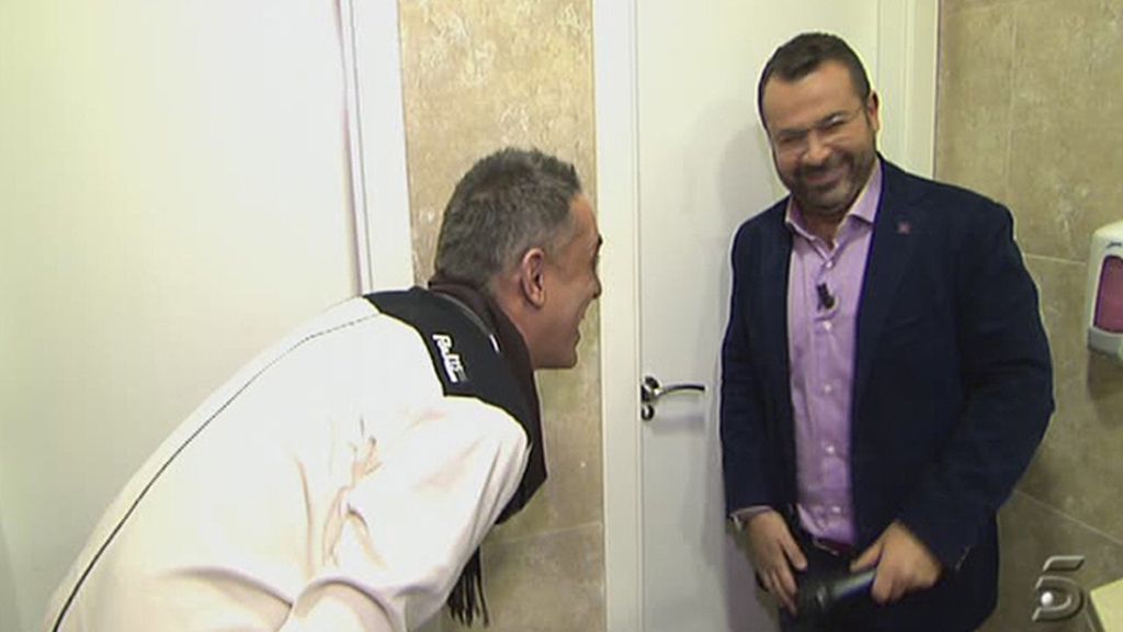 El baño se convierte en un plató improvisado