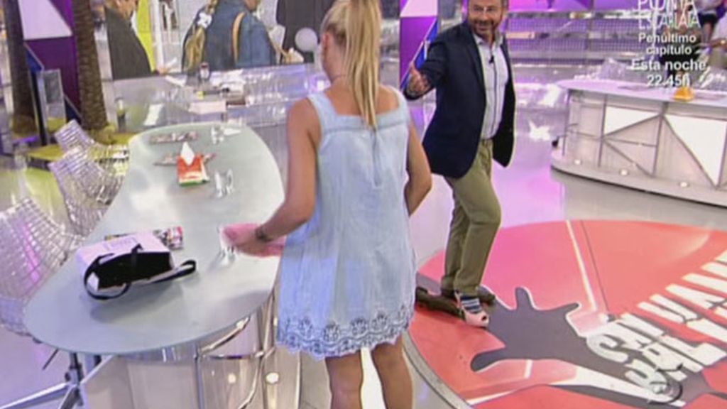 J. J. se calza los tacones de la Esteban