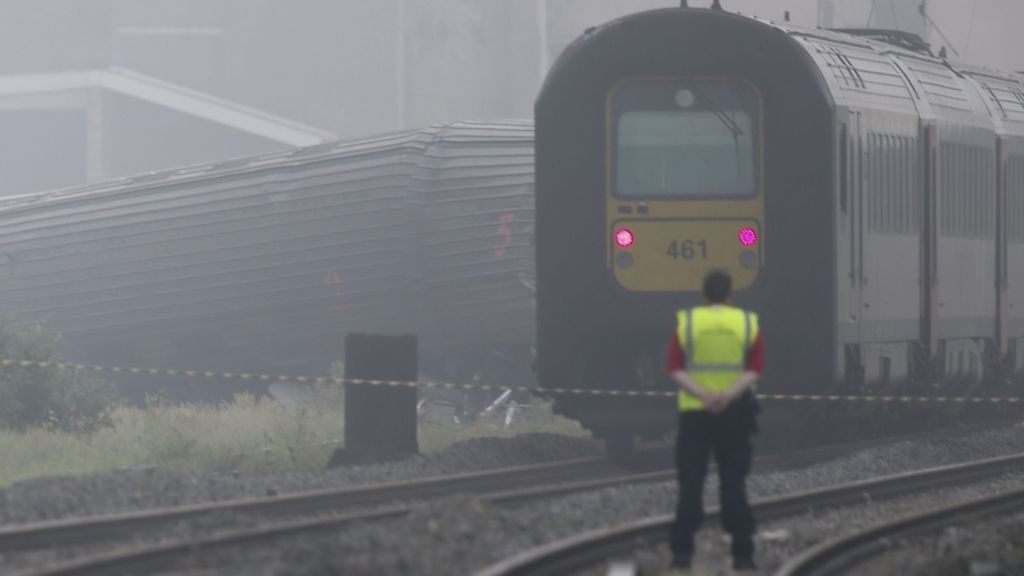 Tres muertos y 40 heridos en un choque de trenes en Bélgica