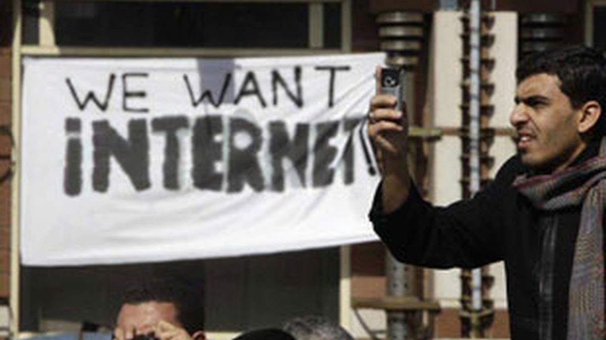 Las ciudades de El Cairo y Alejandría recuperan Internet