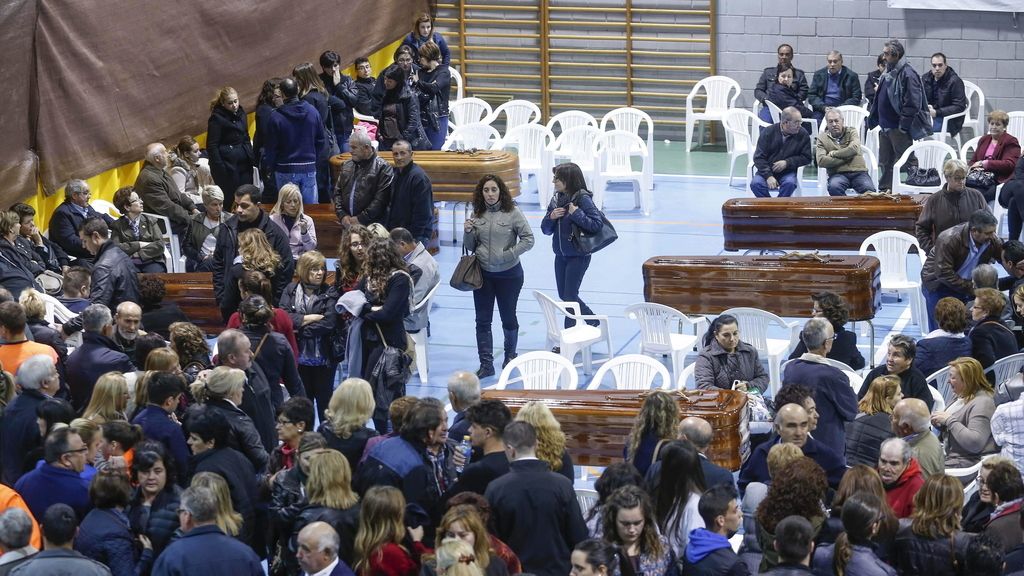 Noche de luto en el pabellón de Bullas