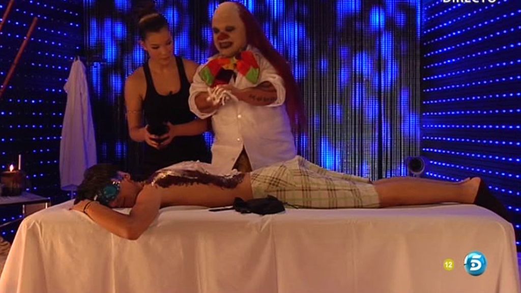 Una fuente de chocolate les endulzó la noche