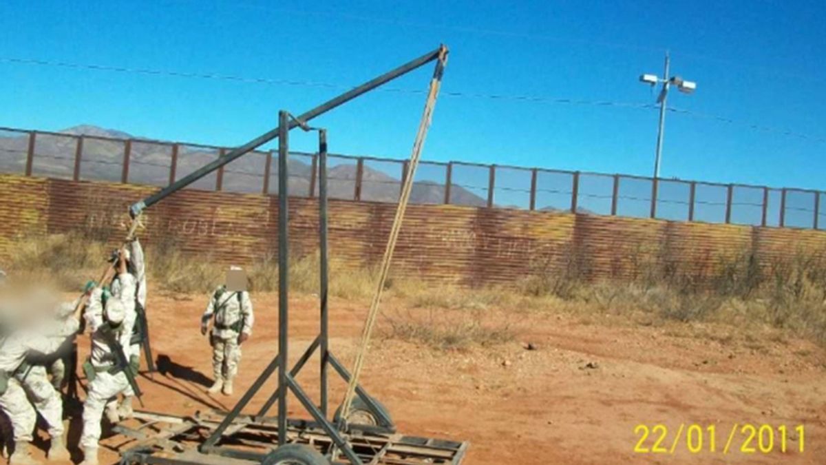 La catapulta de la droga fue detectada por el sistema de videovigilancia de la Guardia Nacional estadounidense en la frontera entre Sonora y Tucson. Foto El Excelsior.