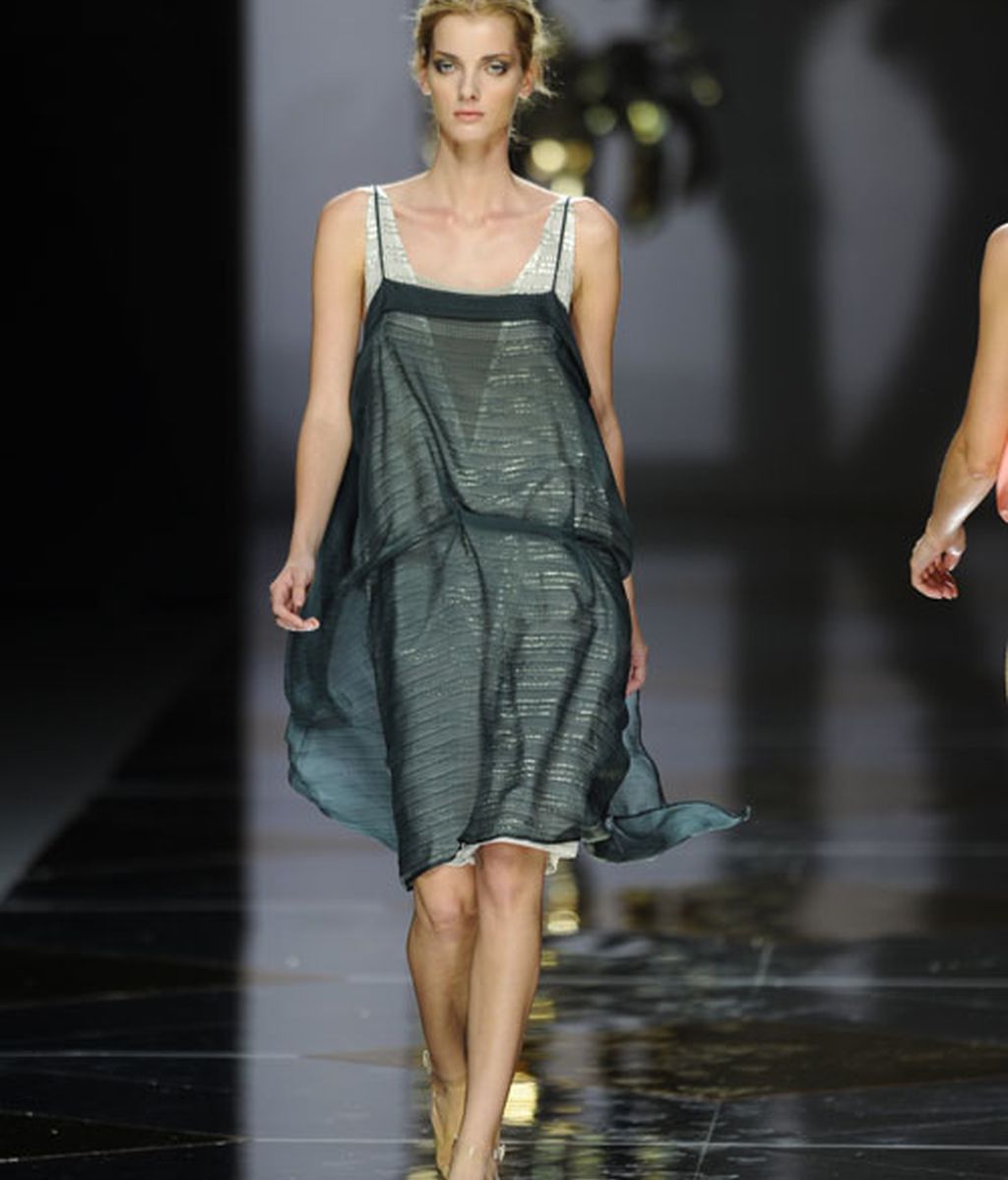 Colores vidriosos y sensualidad en la propuesta de Ailanto