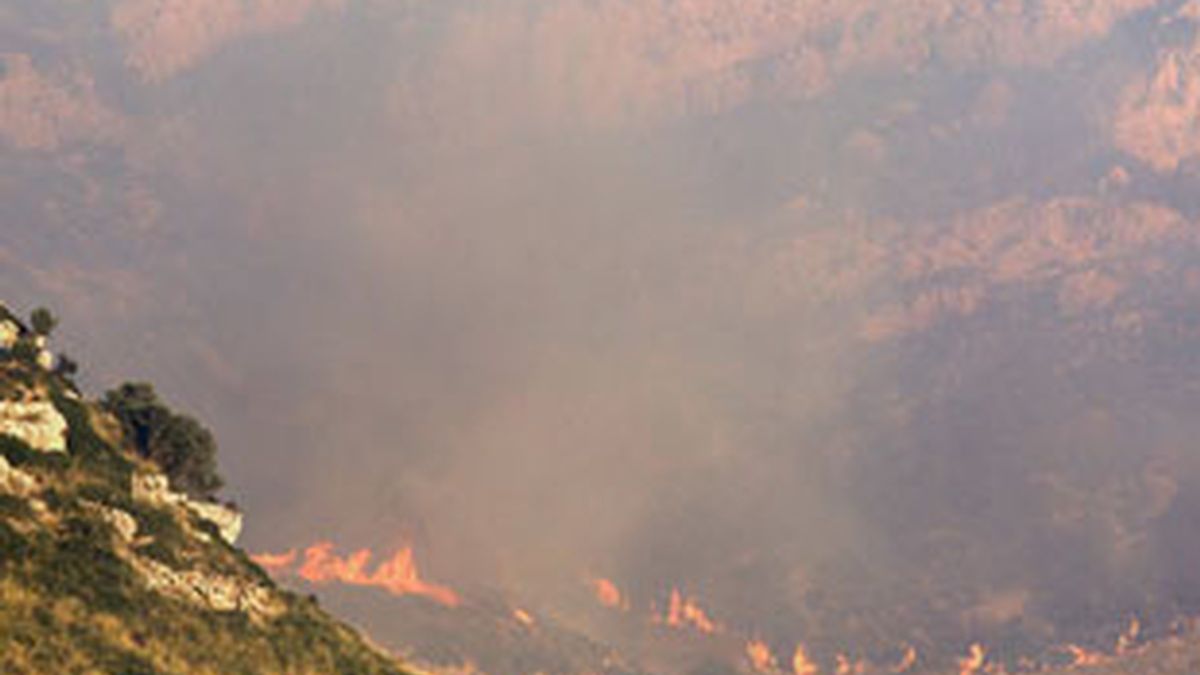 Los bomberos dan por estabilizado el incendio declarado en el municipio de Artà. Foto: EFE
