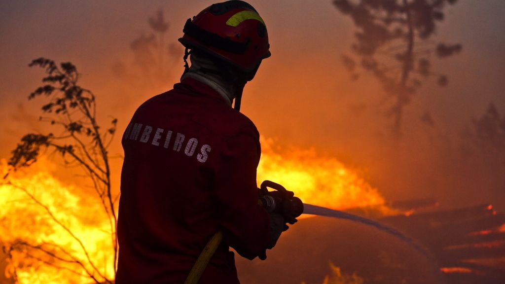 Dos incendios, ya controlados, arrasan Portugal