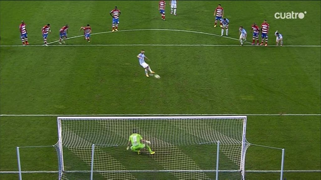 Antunes da la victoria al Málaga con un gol de penalti por mano de Iturra que no era Antunes da la victoria al Málaga con un gol de penalti por mano de Iturra que no era