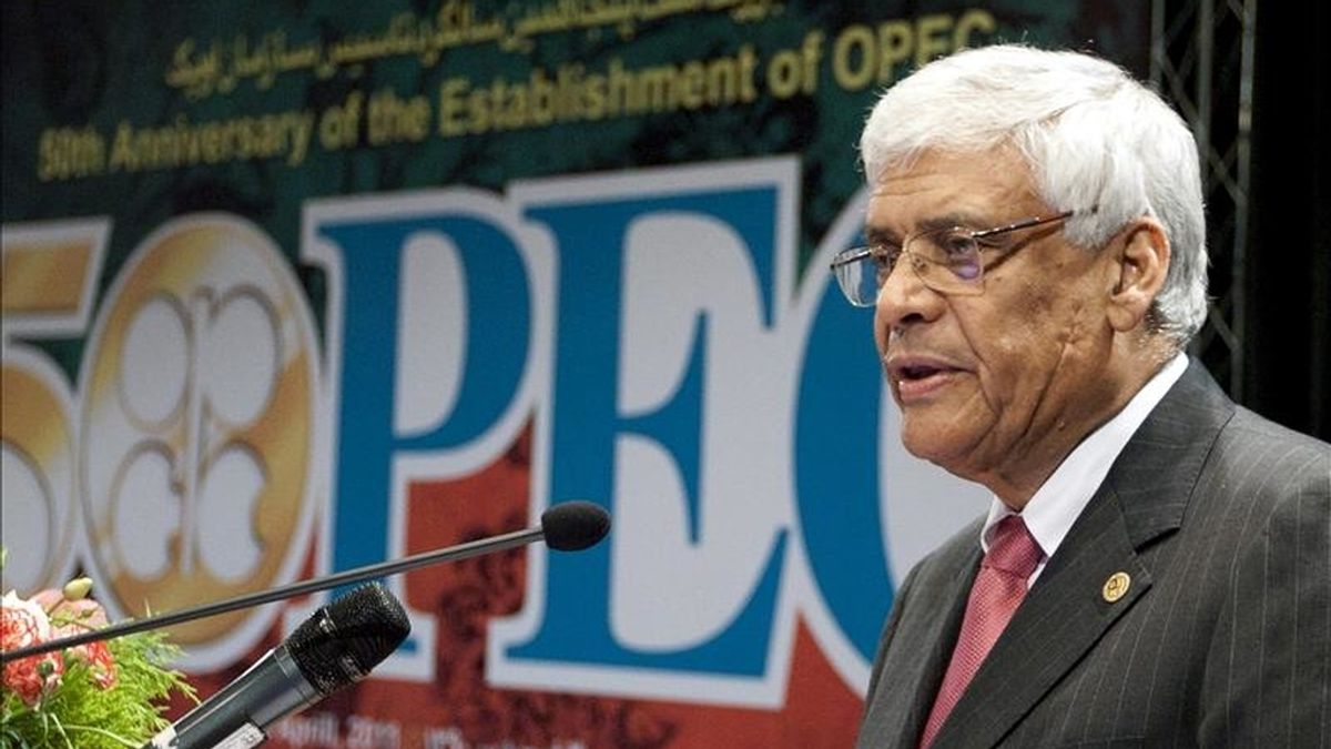 El secretario general de la Organización de Países Exportadores de Petróleo (OPEP), Abdulá El-Badri, toma la palabra durante la ceremonia de celebración del 50 aniversario de la creación de la OPEP en Teherán, Irán. EFE
