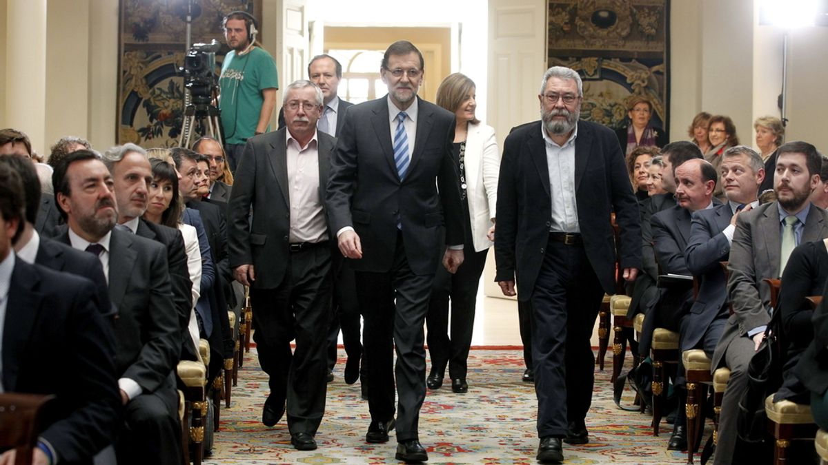 Rajoy reúne a patronal, empresarios y sindicatos por el empleo joven