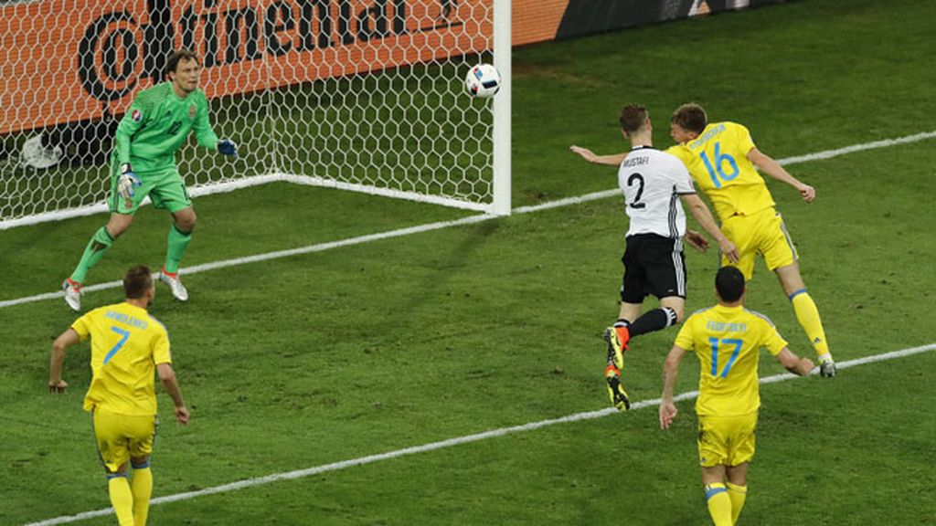 ¡Gol de Mustafi! Alemania se adelanta en el marcador con un cabezazo del central